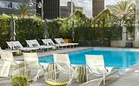 โรงแรมเดอะไลน์